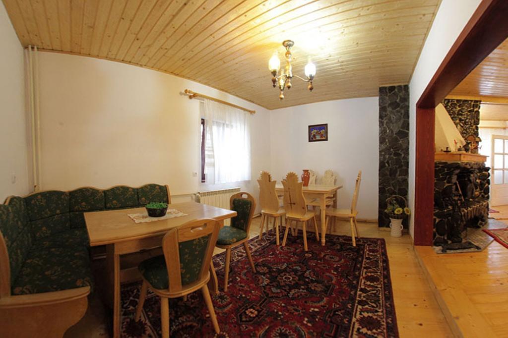 Pensiunea Flori De Camp Vatra Dornei Room photo