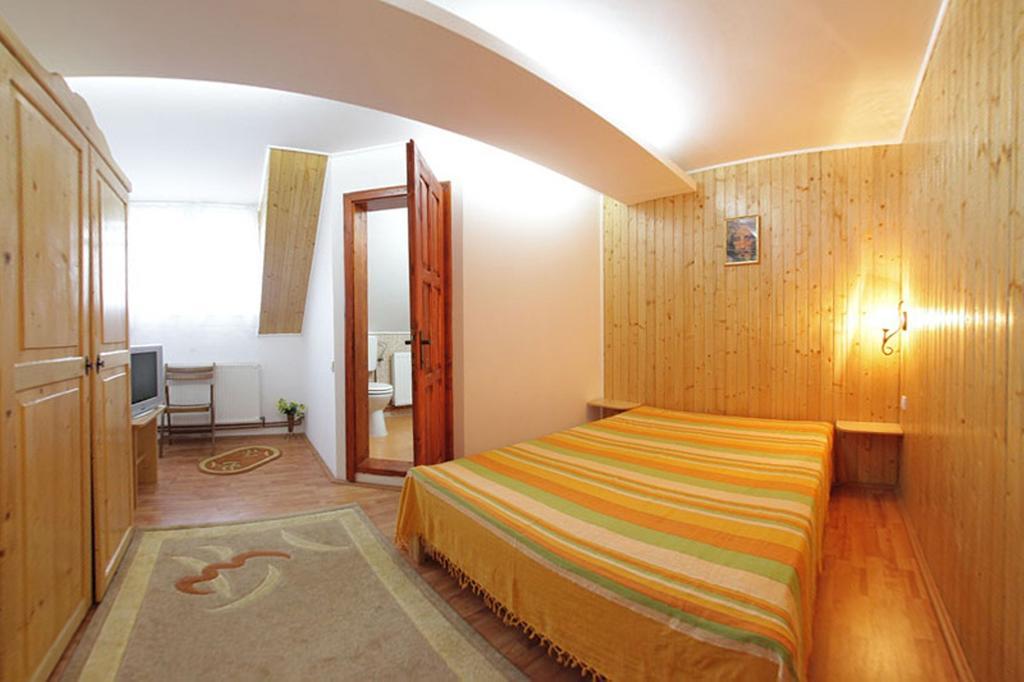 Pensiunea Flori De Camp Vatra Dornei Room photo